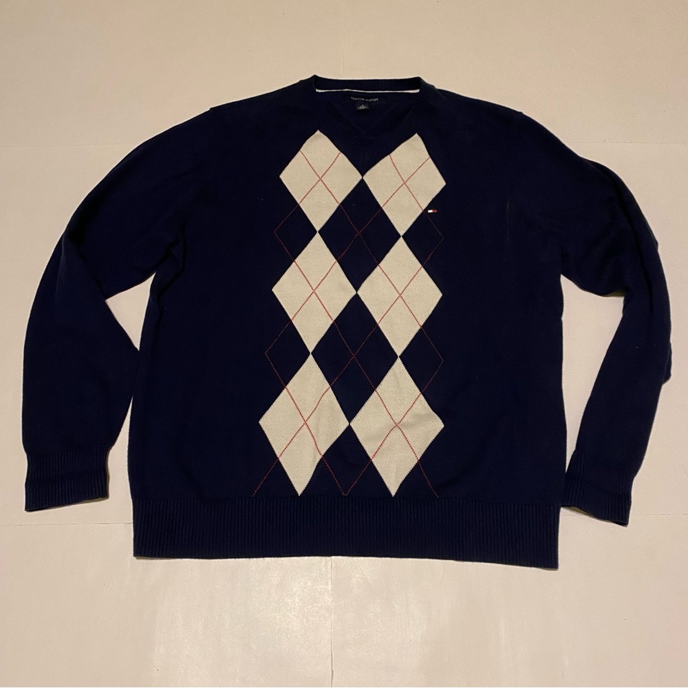 Tommy Hilfiger men’s V neck long sleeves sweater size medium